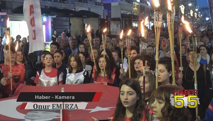 SAMSUN’DA ATATÜRKÇÜLERDEN COŞKULU FENER ALAYI