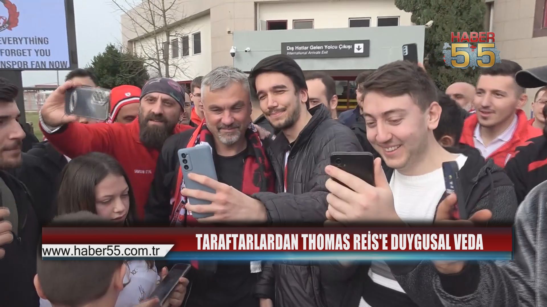 Havalimanında Veda: Samsunspor Taraftarı Reis’i Yalnız Bırakmadı