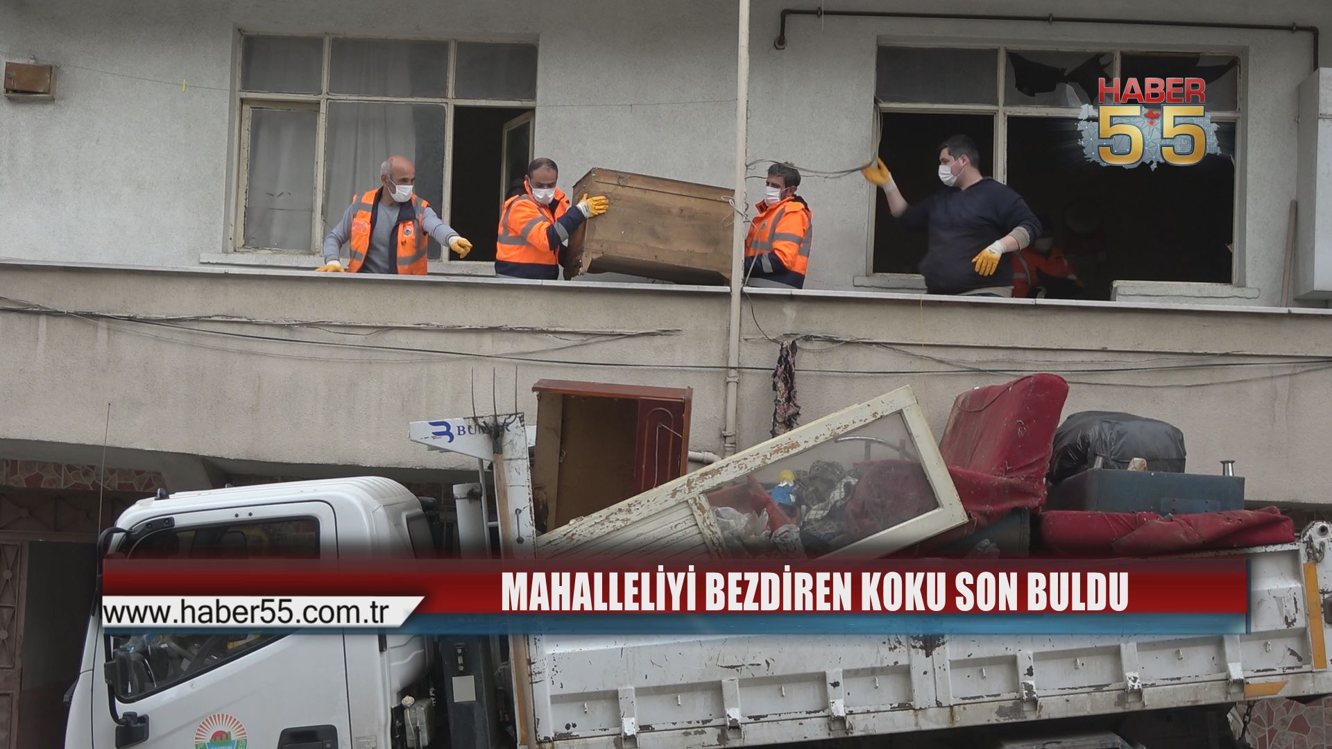 Zabıta Müdahale Etti: İlkadım’da Bir Evden Tonlarca Çöp Çıkarıldı