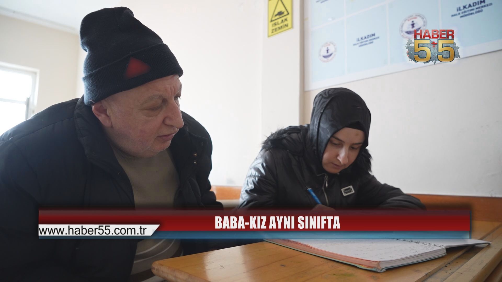 Baba-kız aynı sırada: Okuma yazmayı birlikte öğreniyorlar